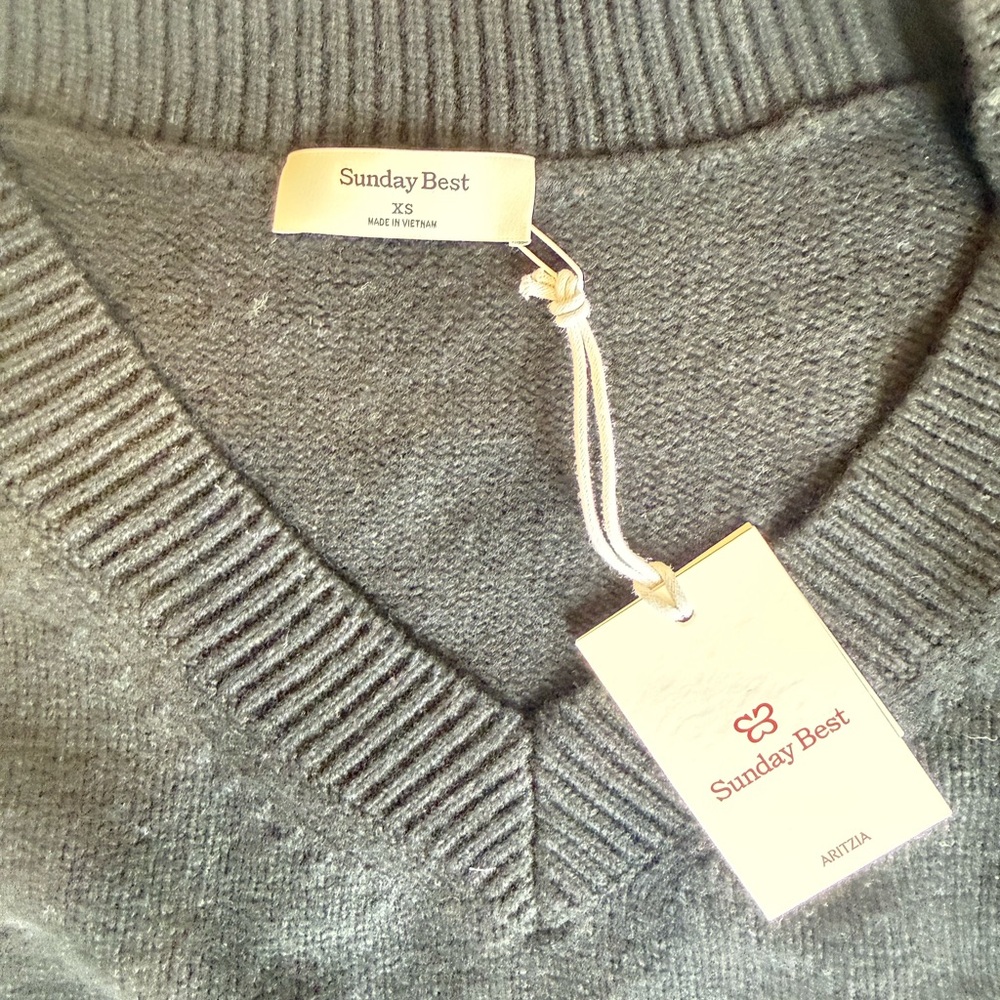 Aritzia Black V-Neck Cropped Sweater - Picture 4 of 6